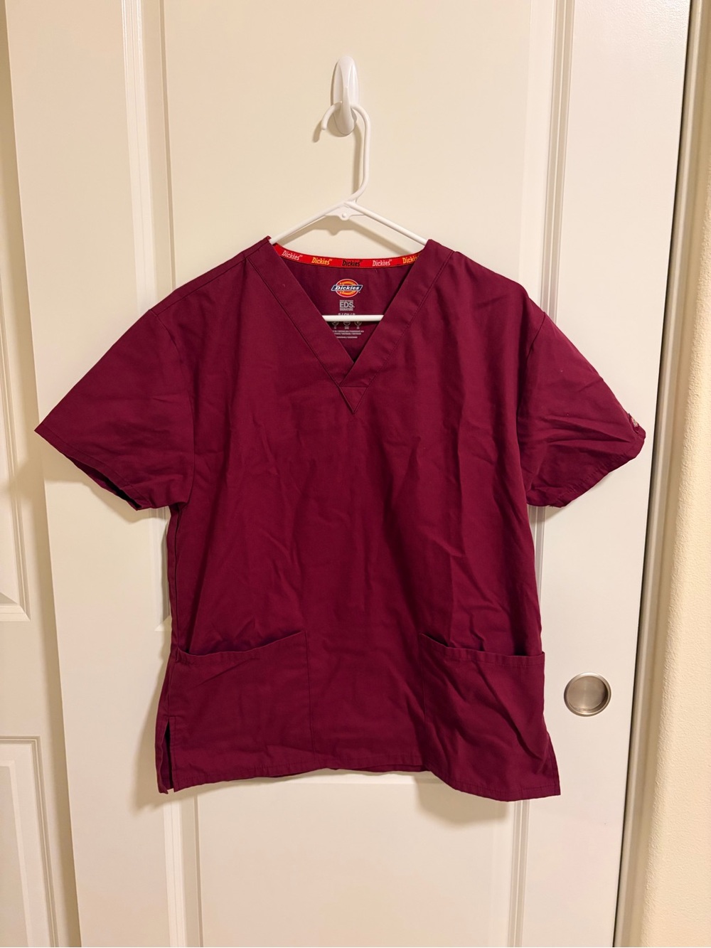 Dickies Women’s Maroon/Burgundy 2 Pocket Scrub Top Size Small Petite (S/P)